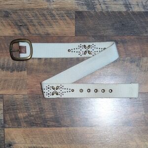 Stylish White Belt with Bronze Buckle